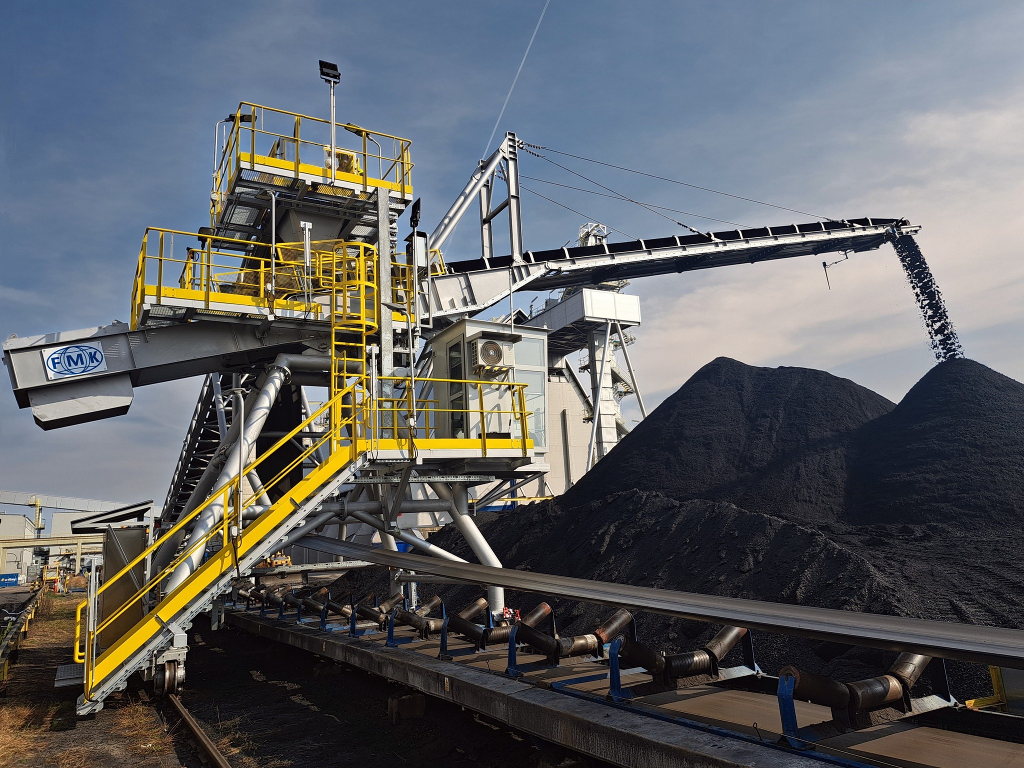 The ZS-300.20E stacker